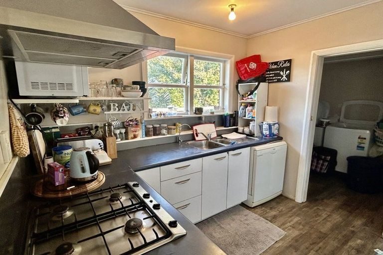 Photo of property in 6 Ngahina Street, Paraparaumu, 5032