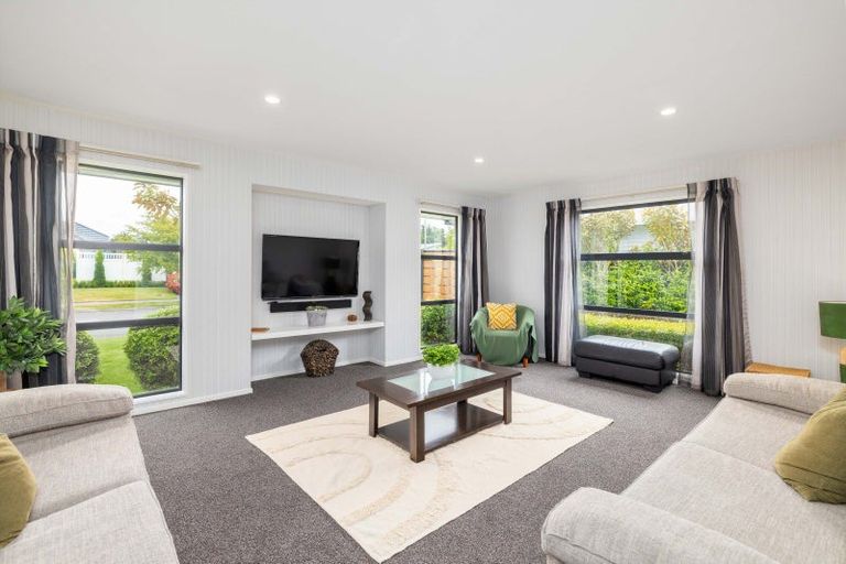 Photo of property in 32 Carmichael Street, Rangiora, 7400