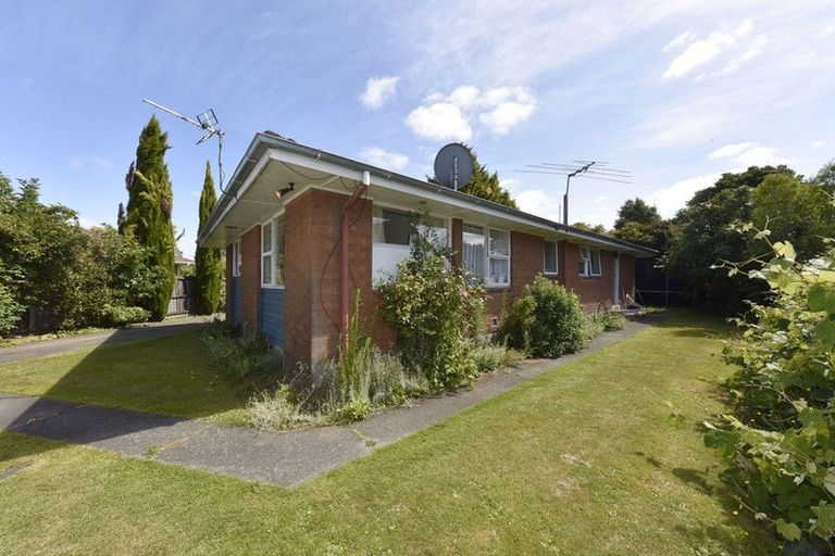 Photo of property in 24 La Perouse Place, Northcote, Christchurch, 8052