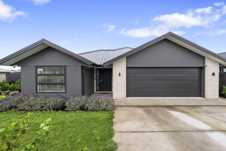 Photo of property in 11 Te Rata Boulevard, Karaka, 2124