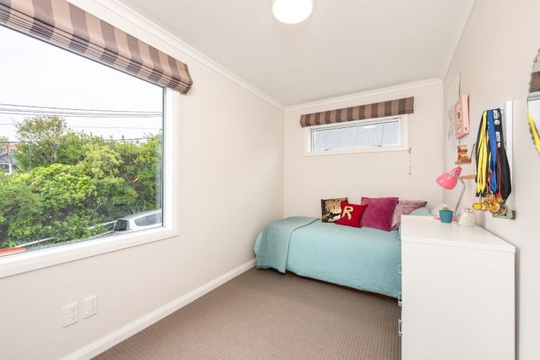 Photo of property in 42 Dorking Road, Brooklyn, Wellington, 6021