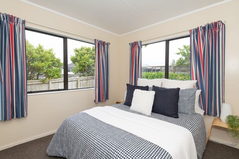 Photo of property in 6 Maracas Crescent, Grenada Village, Wellington, 6037