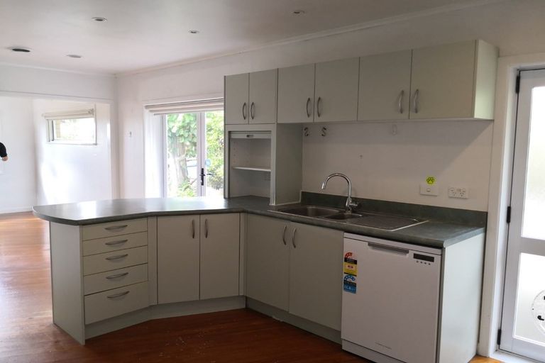 Photo of property in 34 Glenfern Road, Mellons Bay, Auckland, 2014
