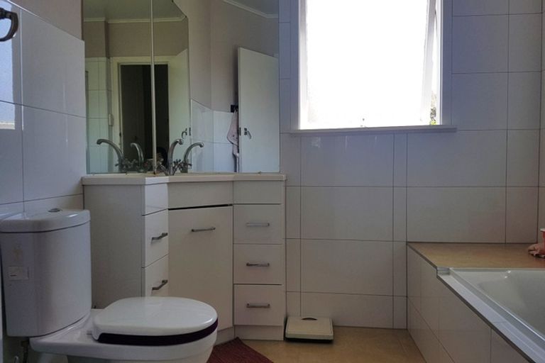 Photo of property in 228 Forrest Hill Road, Forrest Hill, Auckland, 0620