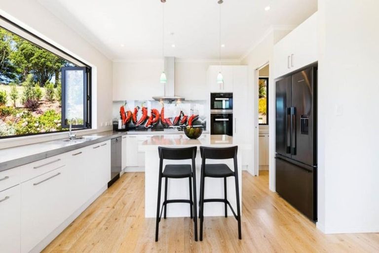 Photo of property in 10 Warman Road, Okura, Auckland, 0792