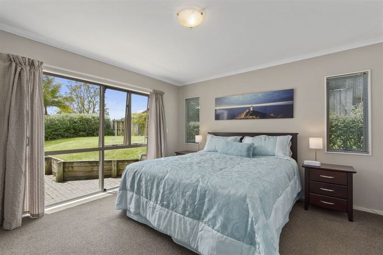 Photo of property in 10 Westminster Gardens, Unsworth Heights, Auckland, 0632