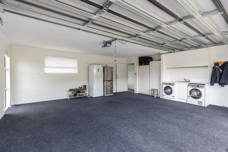 Photo of property in 1 Oakmont Crescent, Waiwhakaiho, New Plymouth, 4312