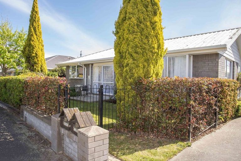 Photo of property in 35 Lowry Avenue, Redwood, Christchurch, 8051