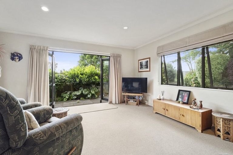 Photo of property in 56 Aquarius Drive, Kawaha Point, Rotorua, 3010