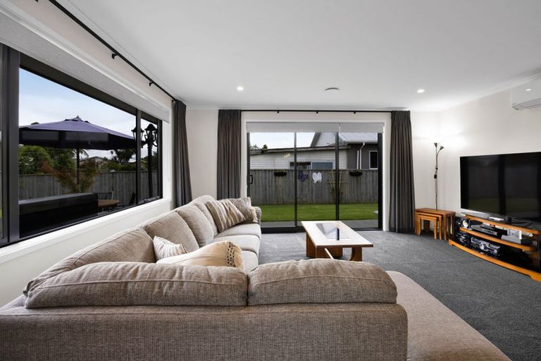 Photo of property in 13 Karaka Street, Merrilands, New Plymouth, 4312