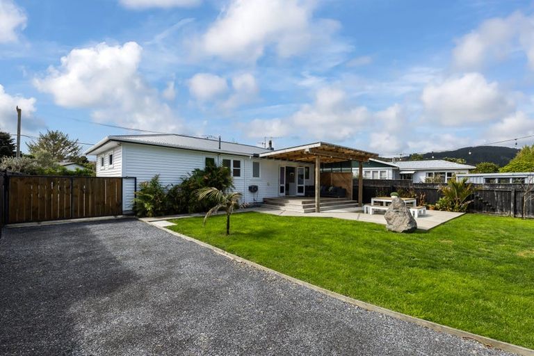 Photo of property in 2 Coleman Street, Paraparaumu, 5032