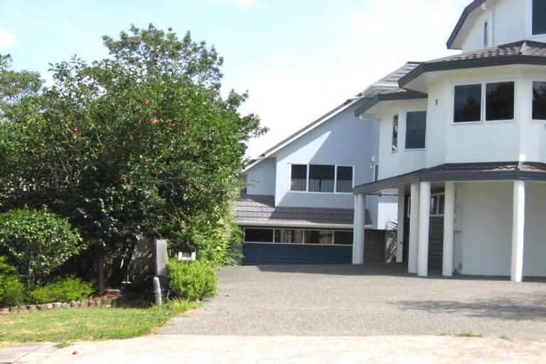 Photo of property in 1/22 Ronald Macken Place, Windsor Park, Auckland, 0632