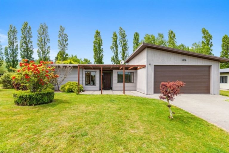 Photo of property in 110 Kinloch Road, Kinloch, Taupo, 3377