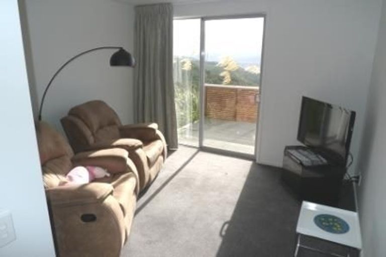 Photo of property in 25 Tamworth Crescent, Newlands, Wellington, 6037