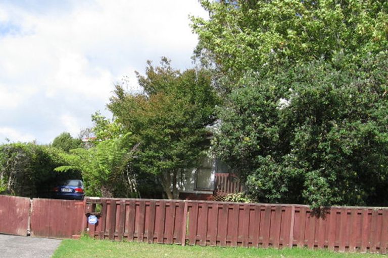 Photo of property in 5 Pipitea Place, Massey, Auckland, 0614