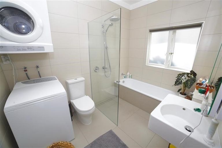 Photo of property in 42 Tui Street, Point Chevalier, Auckland, 1022