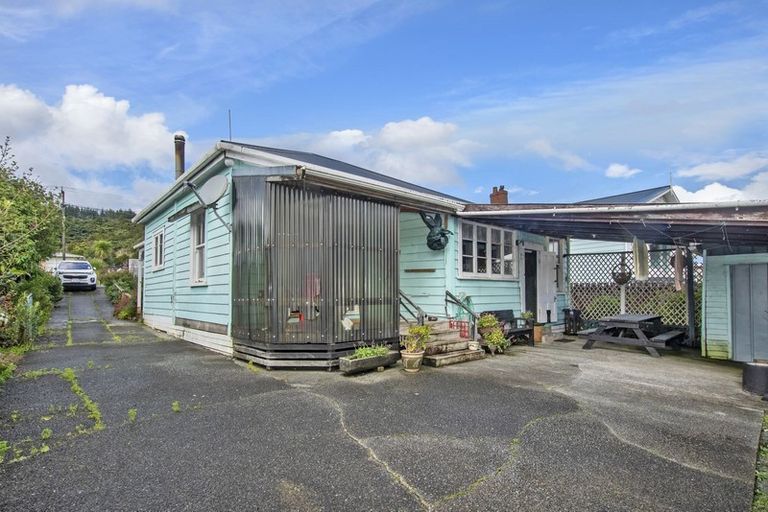 Photo of property in 94 George Street, Hikurangi, 0114