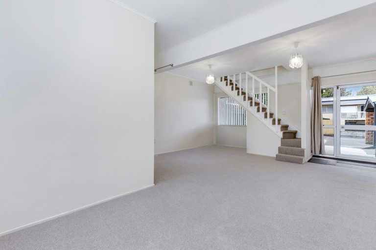 Photo of property in 2/9 Choice Avenue, Henderson, Auckland, 0612