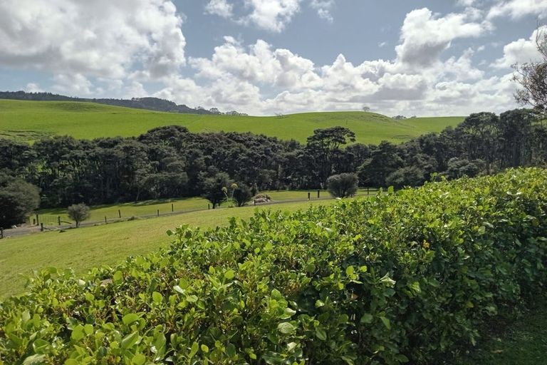 Photo of property in 112 Arrowsmith Road, Waitakere, Henderson, 0782