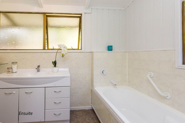 Photo of property in 8 Goodwin Place, Pinehaven, Upper Hutt, 5019