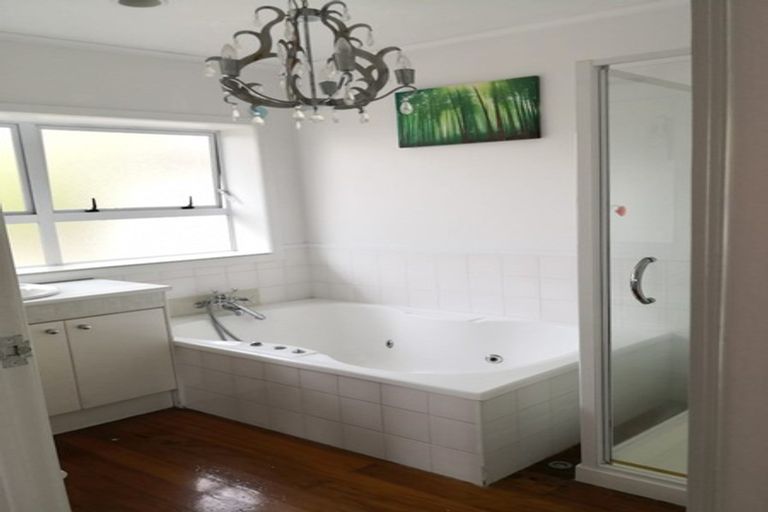 Photo of property in 34 Glenfern Road, Mellons Bay, Auckland, 2014