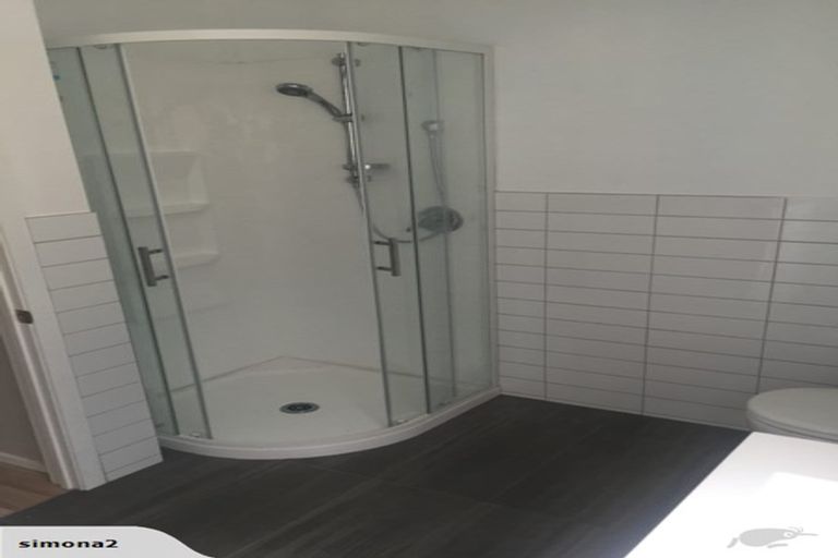 Photo of property in 24 Heaton Grove, Chatswood, Auckland, 0626