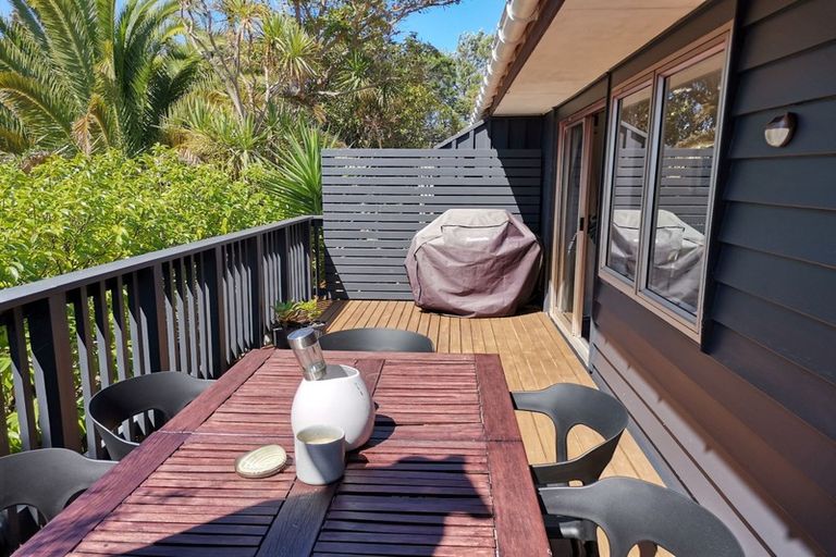 Photo of property in 85e Stottholm Road, Titirangi, Auckland, 0604