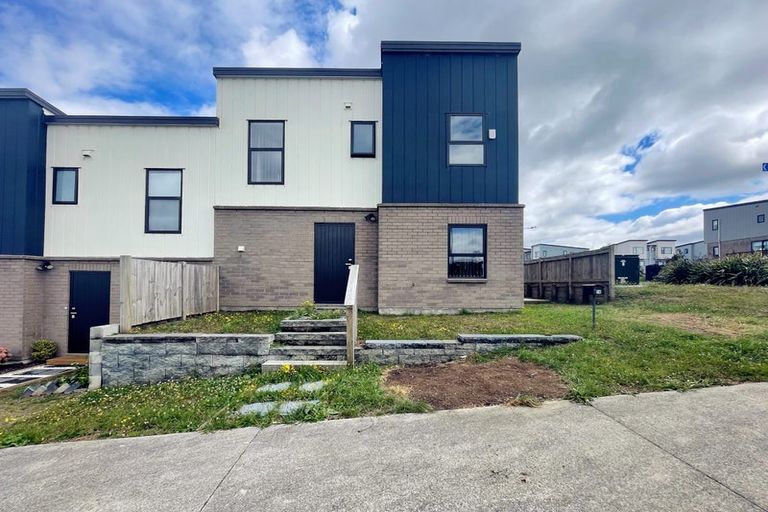 Photo of property in 1a Putiputi Way, Papakura, 2110