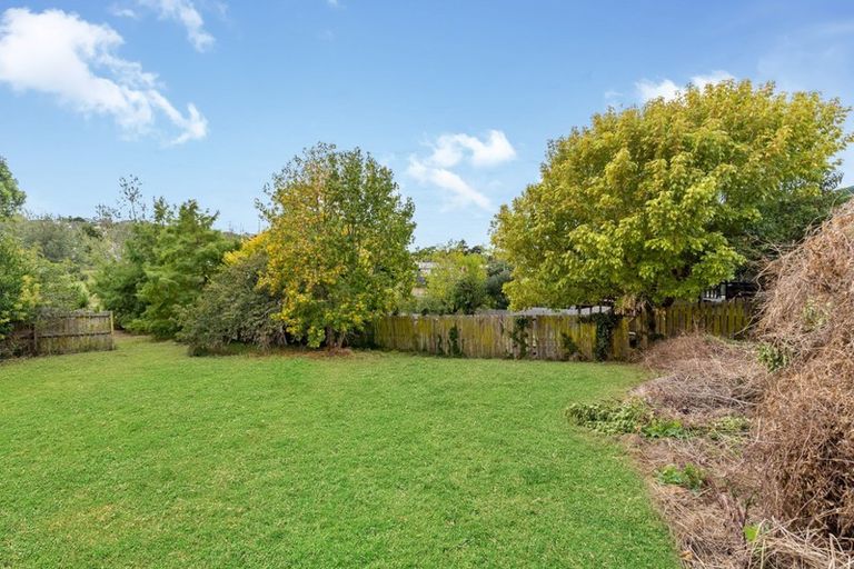 Photo of property in 64 Trias Road, Totara Vale, Auckland, 0629