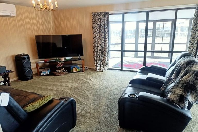 Photo of property in 396 Marine Parade, South New Brighton, Christchurch, 8062