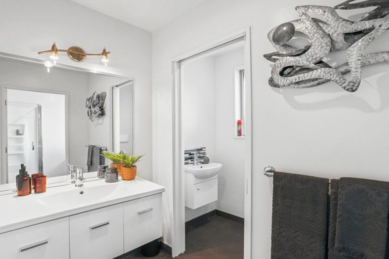 Photo of property in 76 Willowview Drive, Redwood, Christchurch, 8051