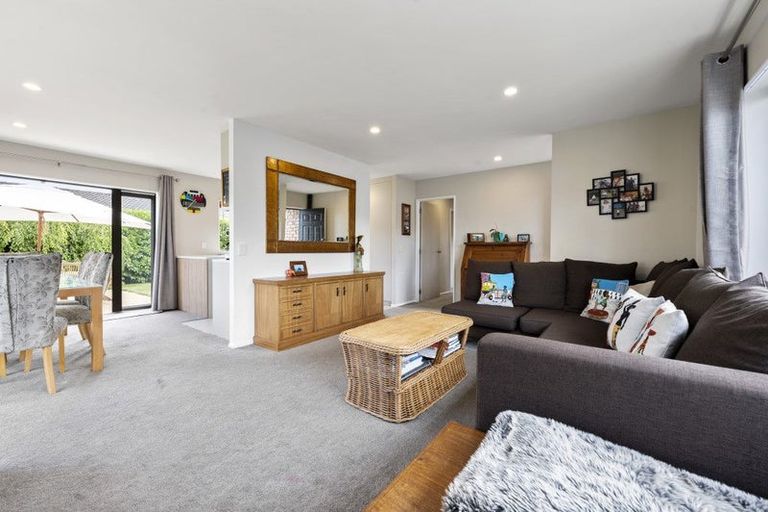 Photo of property in 20 Hocken Place, Mangere Bridge, Auckland, 2022