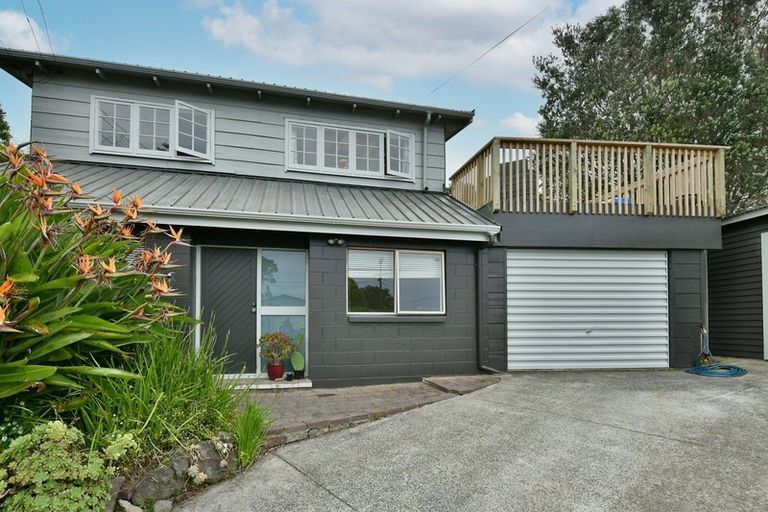 Photo of property in 6 Maori Hut Road, Red Beach, 0932