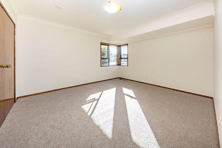 Photo of property in 16 Voltaire Court, Botany Downs, Auckland, 2010
