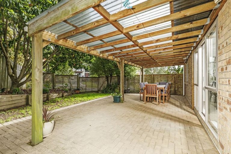 Photo of property in 1 Landvale Court, Browns Bay, Auckland, 0630