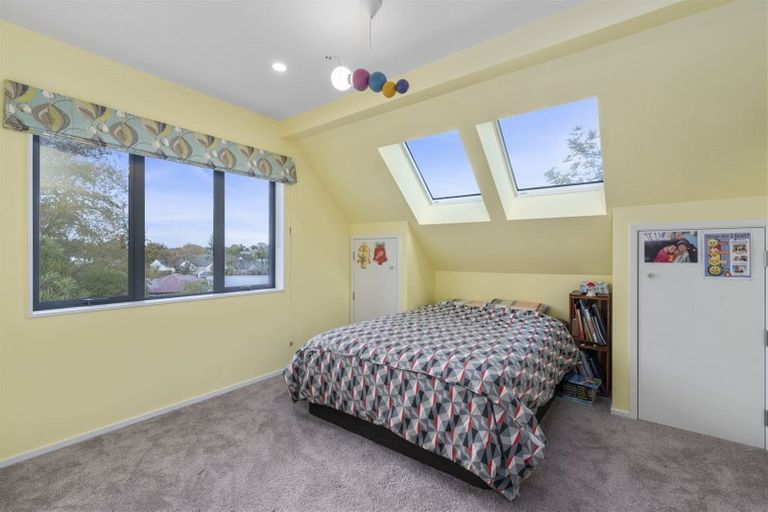 Photo of property in 2/8 Dallinghoe Crescent, Milford, Auckland, 0620