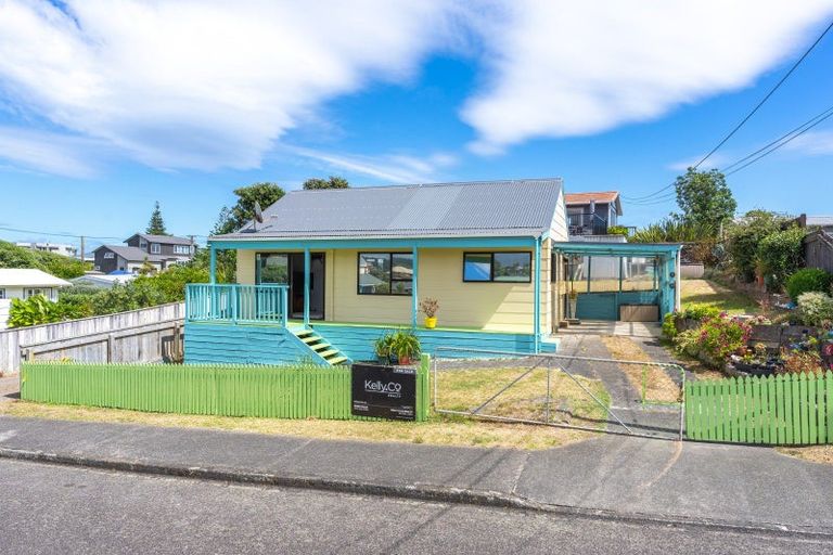 Photo of property in 17a Moana Street, Otaki Beach, Otaki, 5512