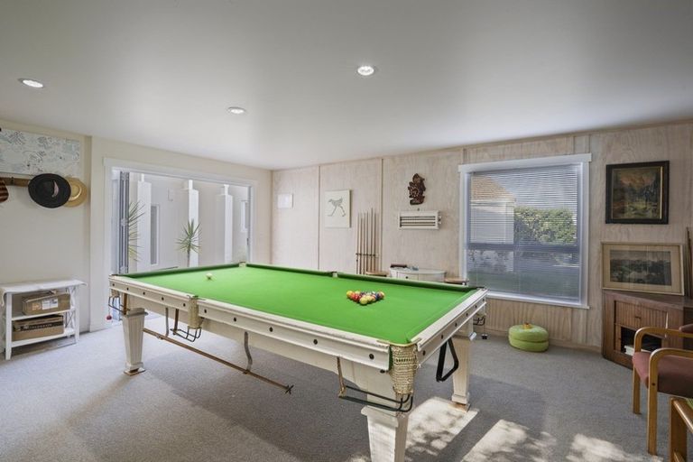 Photo of property in 1 Kawaroa Close, New Plymouth, 4310