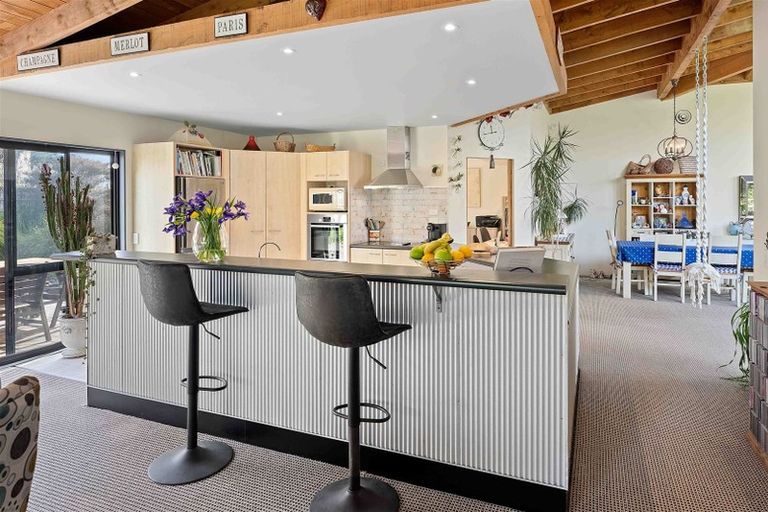 Photo of property in 18 Paetawa Road, Peka Peka, Waikanae, 5391