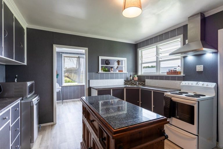 Photo of property in 15 Fox Street, Woodville, 4920