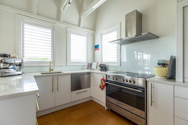 Photo of property in 82 Douglas Street, Highfield, Timaru, 7910