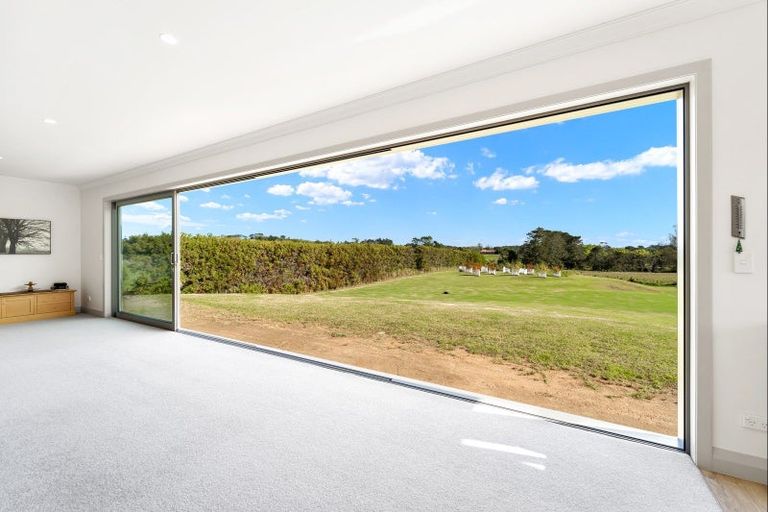 Photo of property in 4 Hanham Road, Kumeu, 0891