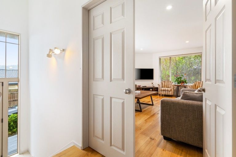 Photo of property in 25 Henry Partington Place, Greenhithe, Auckland, 0632