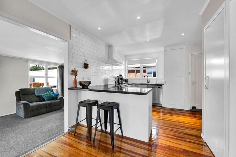 Photo of property in 9 Manu Crescent, Upper Vogeltown, New Plymouth, 4310