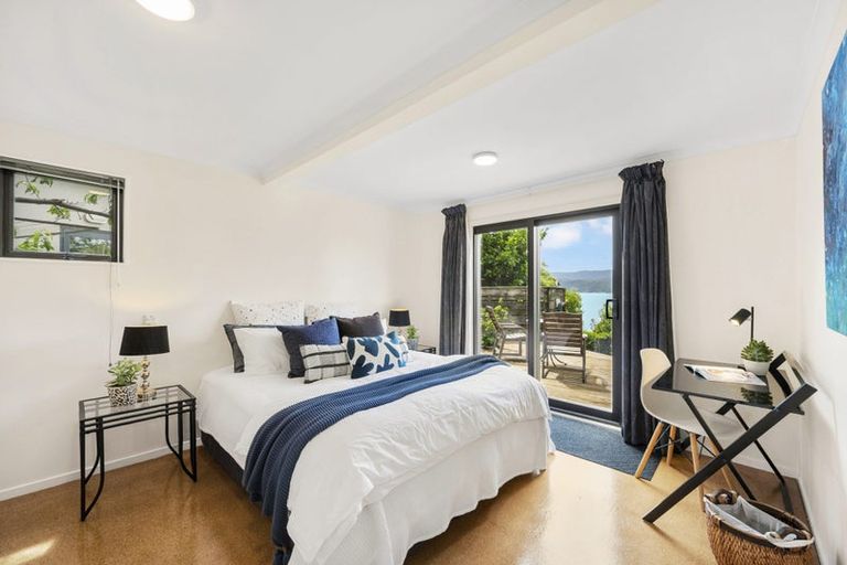 Photo of property in 38 Napier Street, Karaka Bays, Wellington, 6022