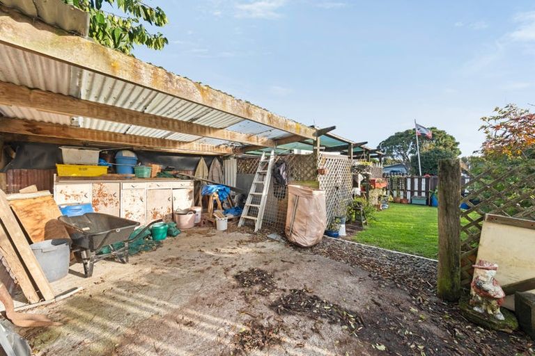 Photo of property in 1 Airedale Place, Waitara, 4320