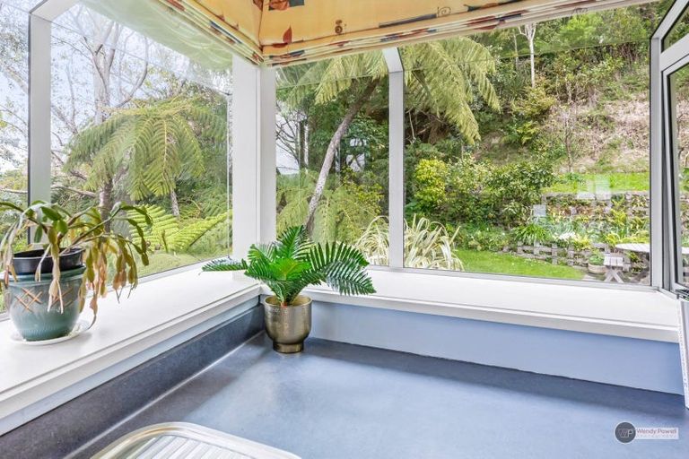 Photo of property in 107 Tirohanga Road, Tirohanga, Lower Hutt, 5010