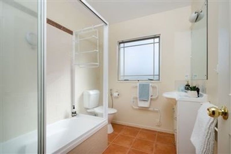 Photo of property in 143e Hobsonville Road, West Harbour, Auckland, 0618