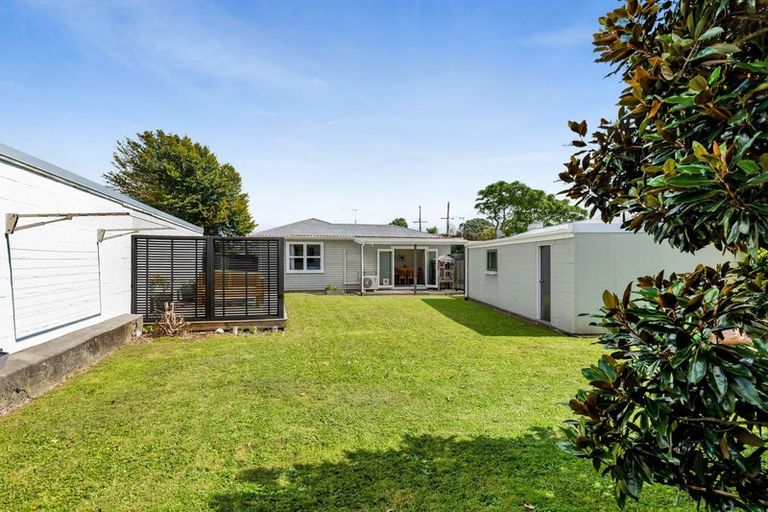 Photo of property in 9 Manu Crescent, Upper Vogeltown, New Plymouth, 4310