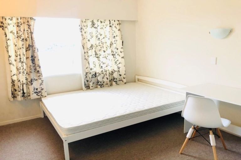 Photo of property in 71 College Road, Northcote, Auckland, 0627